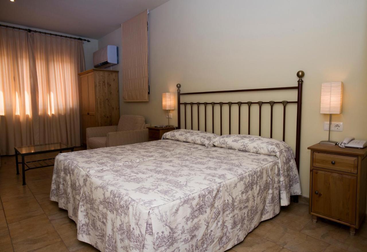 Hotel Restaurante Novella Benassal Habitación foto
